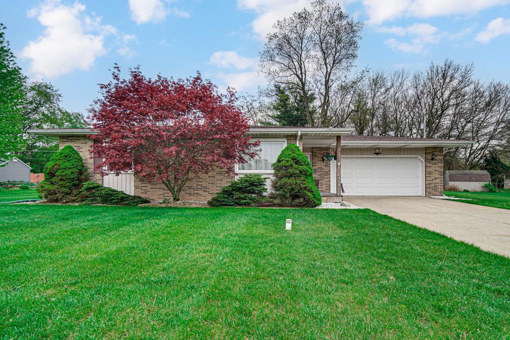 320 Bordeaux Drive, La Porte, IN 46350