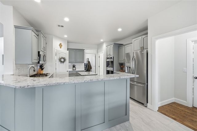 4108 S Redwood Avenue, Broken Arrow, OK 74011