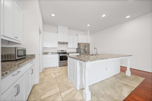 422 Stoneridge Drive, Hillsboro, TX 76645