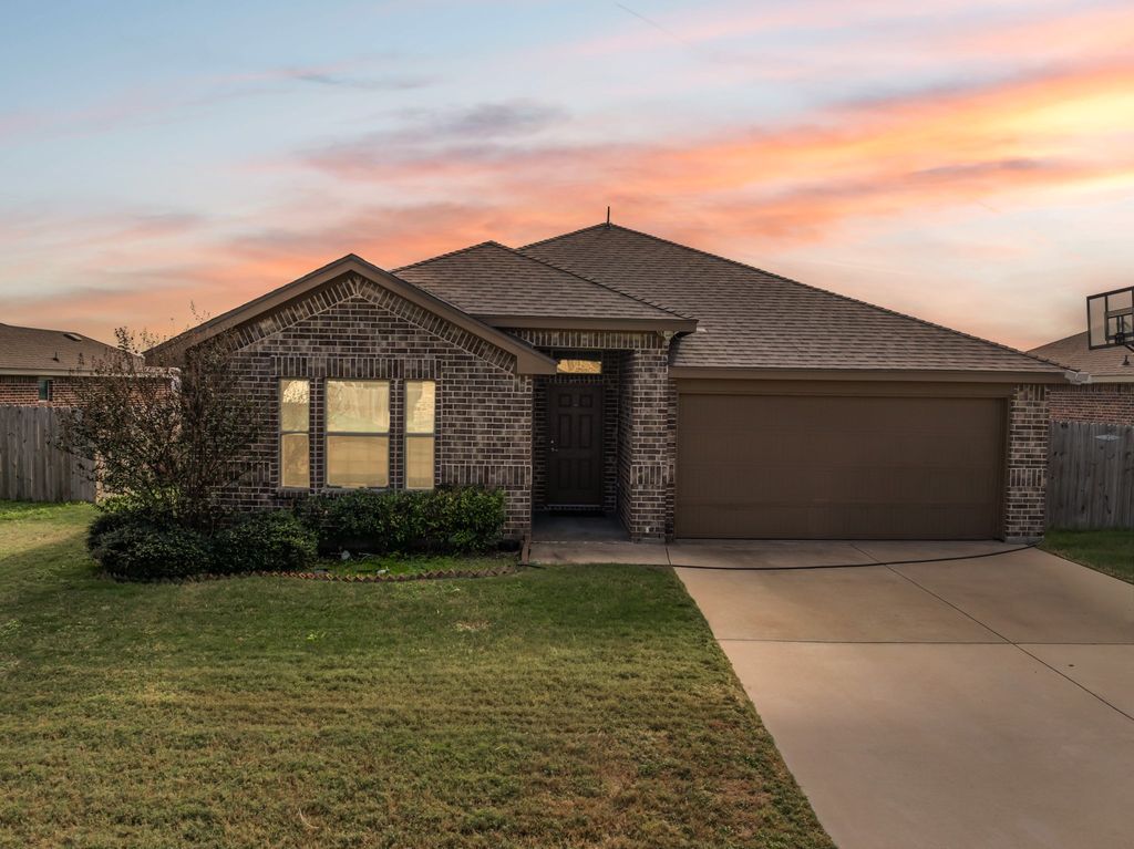 422 Stoneridge Drive, Hillsboro, TX 76645