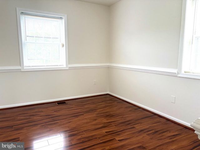 8014 LAKECREST DR, Greenbelt, MD 20770