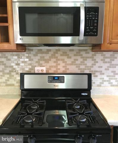 8014 LAKECREST DR, Greenbelt, MD 20770