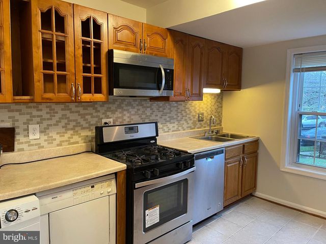 8014 LAKECREST DR, Greenbelt, MD 20770