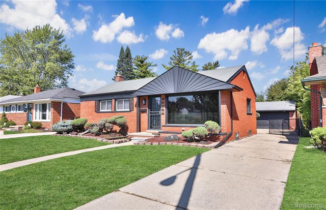 27704 Maplewood Street, Garden City, MI 48135