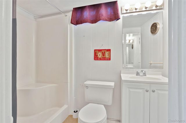 27704 Maplewood Street, Garden City, MI 48135