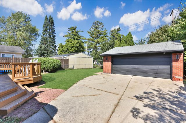 27704 Maplewood Street, Garden City, MI 48135