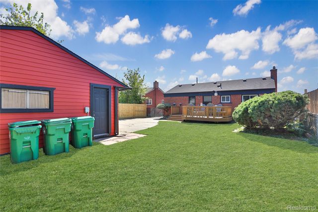 27704 Maplewood Street, Garden City, MI 48135