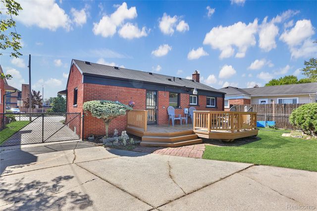 27704 Maplewood Street, Garden City, MI 48135