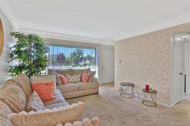 27704 Maplewood Street, Garden City, MI 48135