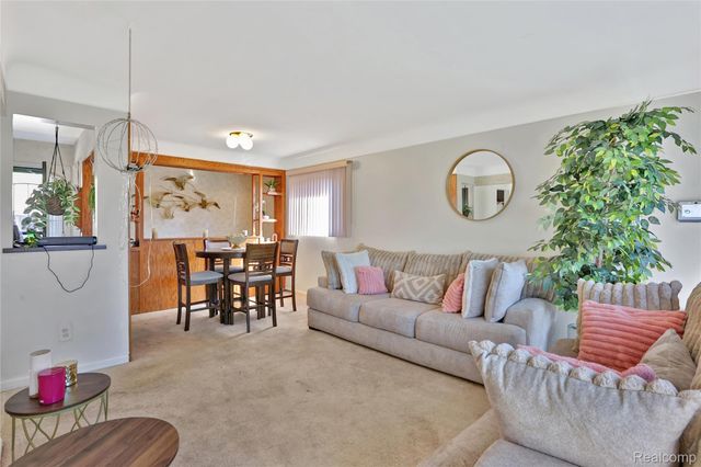 27704 Maplewood Street, Garden City, MI 48135