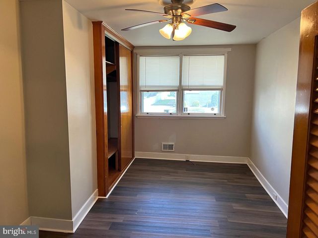 232 W UNION ST, Burlington, NJ 08016