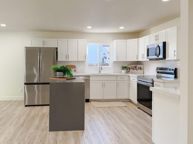 878 Carol Ave, Merced, CA 95341