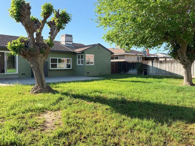 878 Carol Ave, Merced, CA 95341