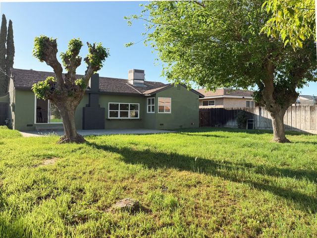 878 Carol Ave, Merced, CA 95341