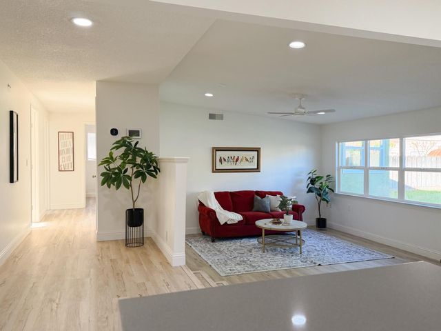 878 Carol Ave, Merced, CA 95341