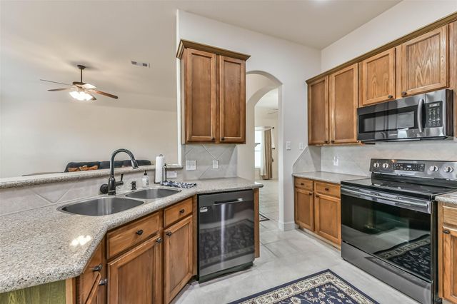 4055 Bentwood Drive, Dickinson, TX 77539
