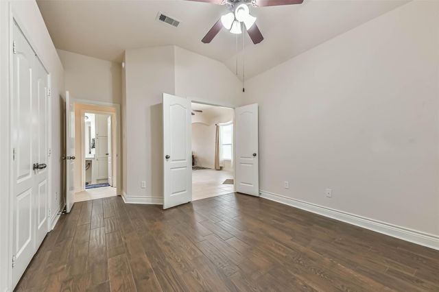 4055 Bentwood Drive, Dickinson, TX 77539