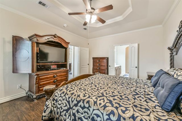 4055 Bentwood Drive, Dickinson, TX 77539
