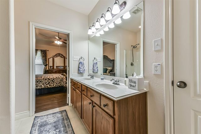 4055 Bentwood Drive, Dickinson, TX 77539