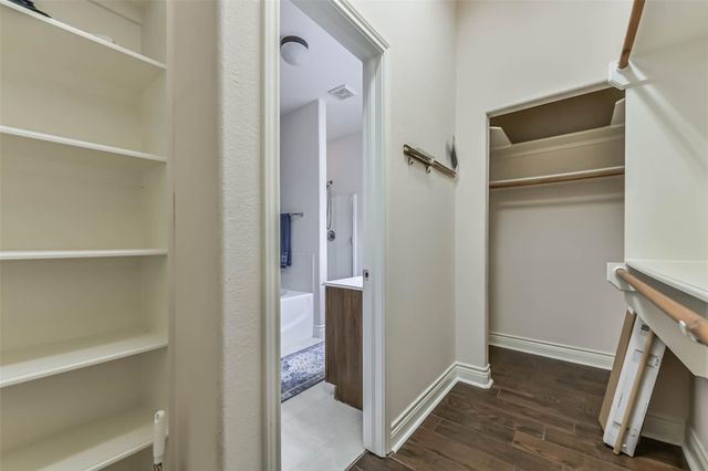 4055 Bentwood Drive, Dickinson, TX 77539