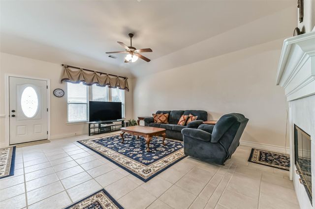 4055 Bentwood Drive, Dickinson, TX 77539