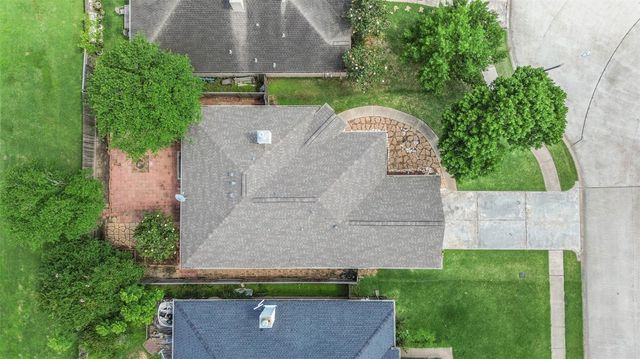 4055 Bentwood Drive, Dickinson, TX 77539