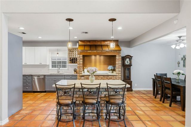 2 Camden Pl, Corpus Christi, TX 78412