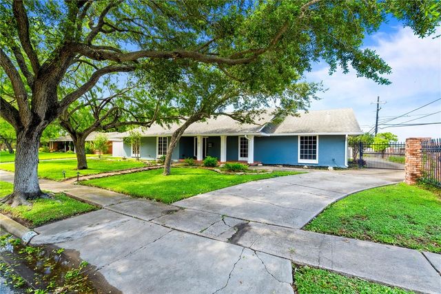 2 Camden Pl, Corpus Christi, TX 78412