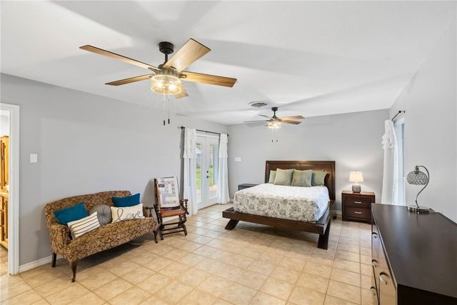 2 Camden Pl, Corpus Christi, TX 78412