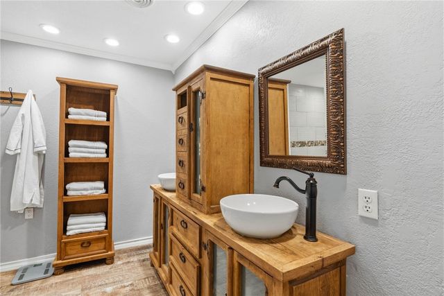2 Camden Pl, Corpus Christi, TX 78412