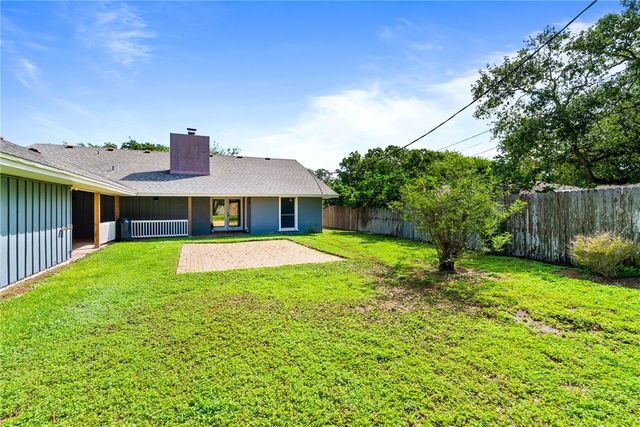 2 Camden Pl, Corpus Christi, TX 78412