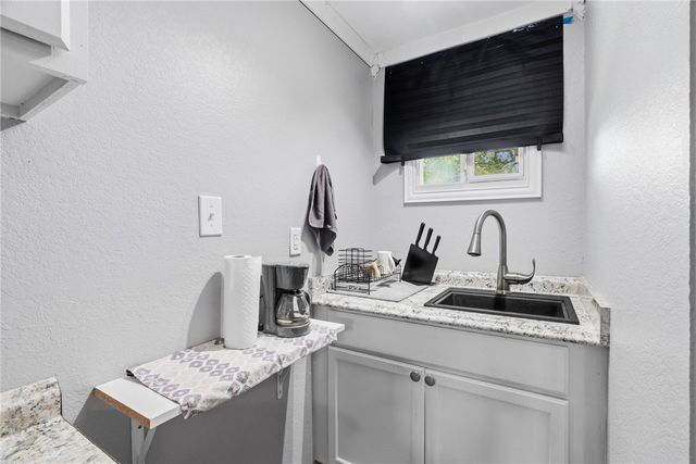 2 Camden Pl, Corpus Christi, TX 78412