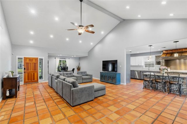2 Camden Pl, Corpus Christi, TX 78412