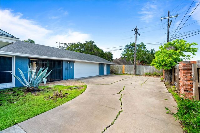 2 Camden Pl, Corpus Christi, TX 78412