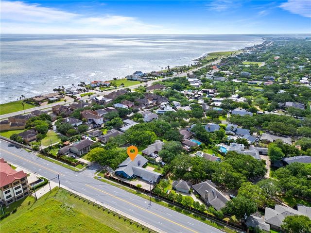 2 Camden Pl, Corpus Christi, TX 78412