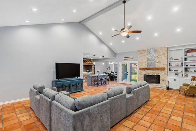 2 Camden Pl, Corpus Christi, TX 78412