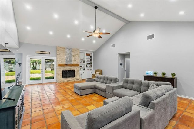 2 Camden Pl, Corpus Christi, TX 78412