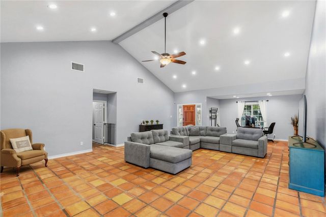 2 Camden Pl, Corpus Christi, TX 78412