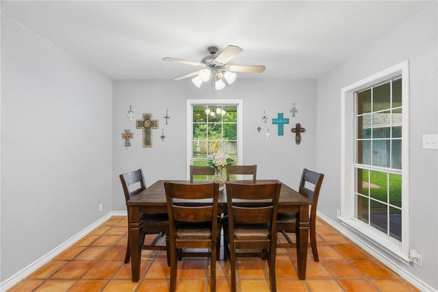 2 Camden Pl, Corpus Christi, TX 78412