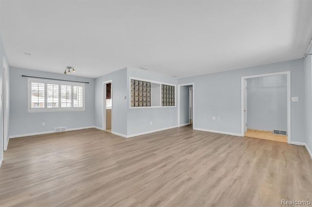 6576 Inkster Road, West Bloomfield, MI 48322