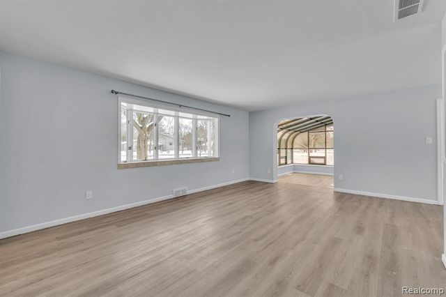 6576 Inkster Road, West Bloomfield, MI 48322