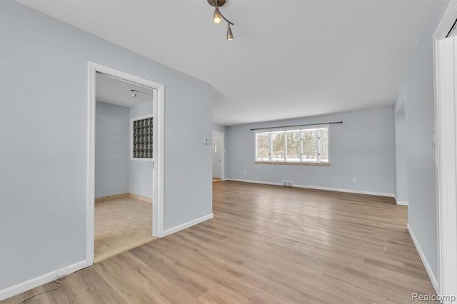 6576 Inkster Road, West Bloomfield, MI 48322