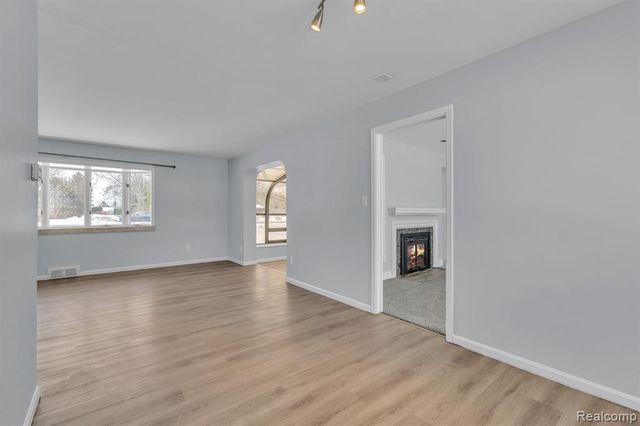 6576 Inkster Road, West Bloomfield, MI 48322