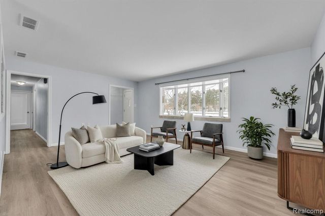 6576 Inkster Road, West Bloomfield, MI 48322