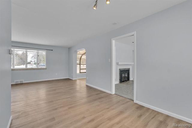 6576 Inkster Road, West Bloomfield, MI 48322