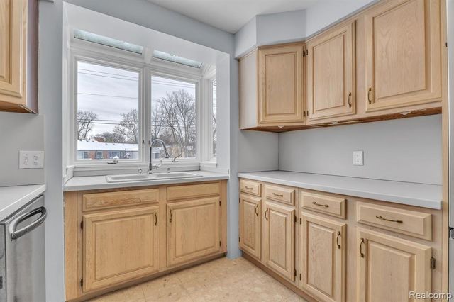 6576 Inkster Road, West Bloomfield, MI 48322