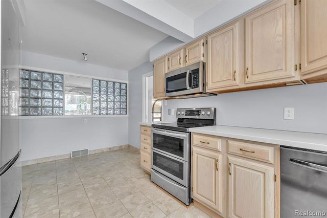 6576 Inkster Road, West Bloomfield, MI 48322