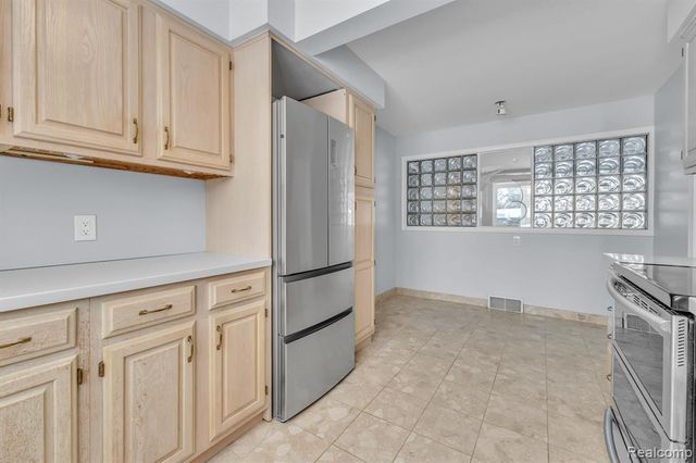 6576 Inkster Road, West Bloomfield, MI 48322