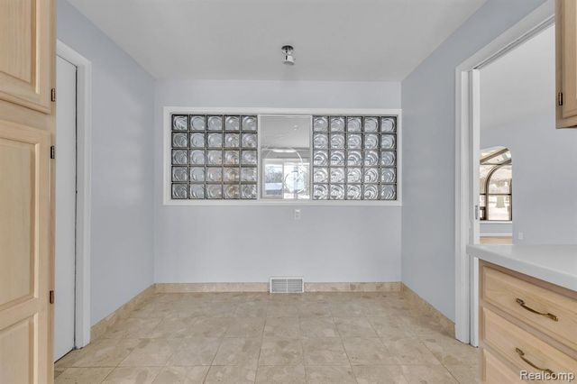 6576 Inkster Road, West Bloomfield, MI 48322