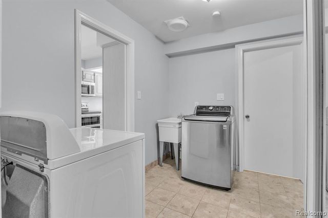 6576 Inkster Road, West Bloomfield, MI 48322